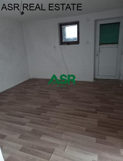 Lokal 100m2 me qira në Emshir 4