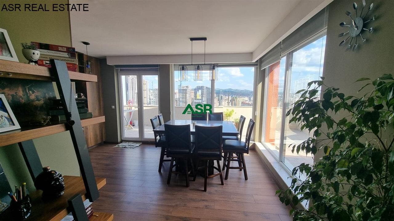 Lëshohet banesa penthouse me qira në lagjën Arberia 2