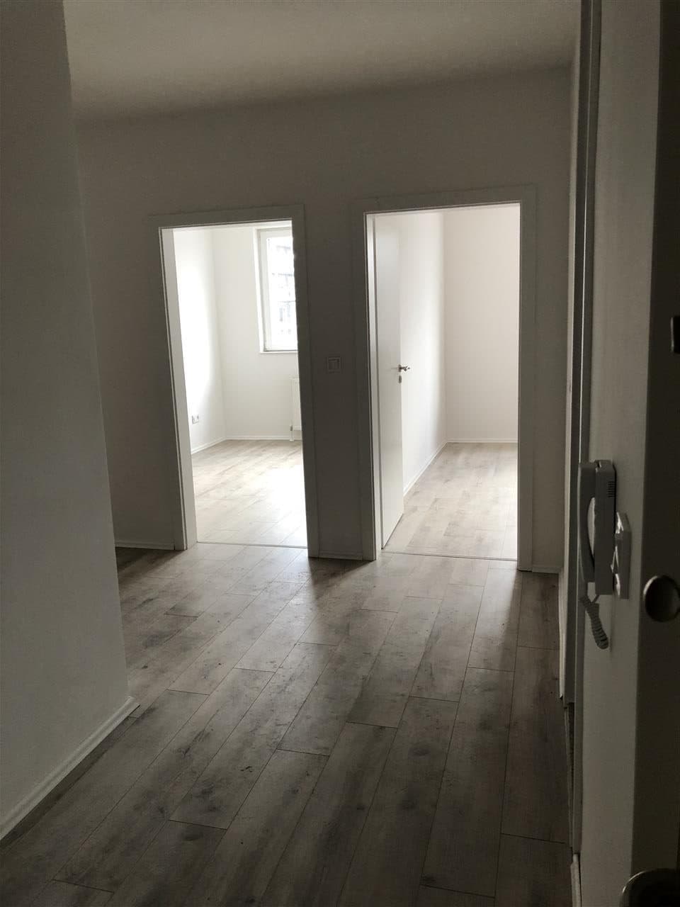Lëshohet banesa me qera në Fushë Kosovë 2