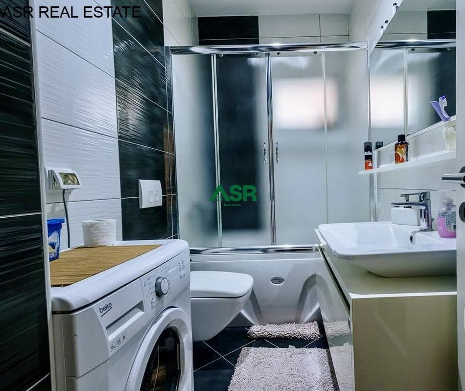 Ofrohet per SHITJE penthouse ne lagjen Tophane