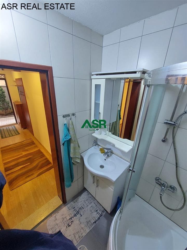 Banesë 60m2 me qira në lagjen bregu i diellit tek salla 1 tetori 3