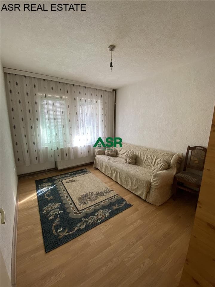 Leshohet kati i shtepise me hyrje te vecante me qira ne lagjen Bregu i diellit 3