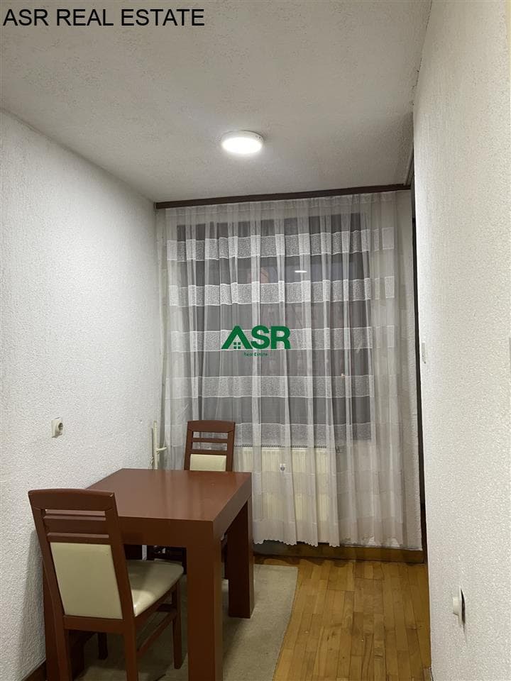 Lëshohet banesa e tipit gasoniere me qira në lagjen bregu i diellit 3