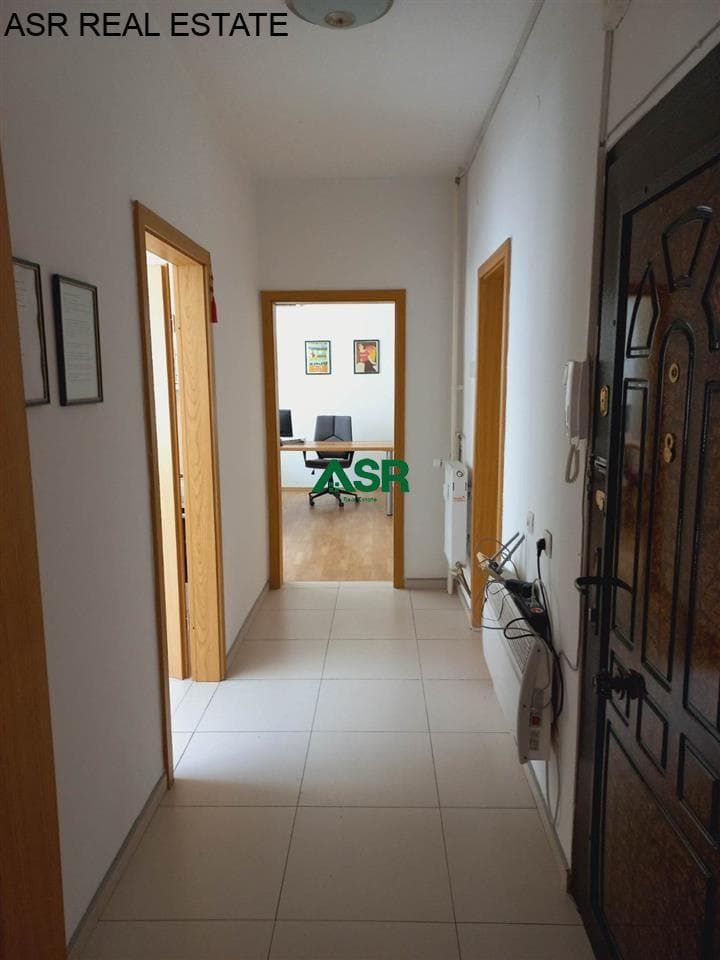 Lëshohet zyre me qira në lagjën Qender, afer Hotel Grand 4
