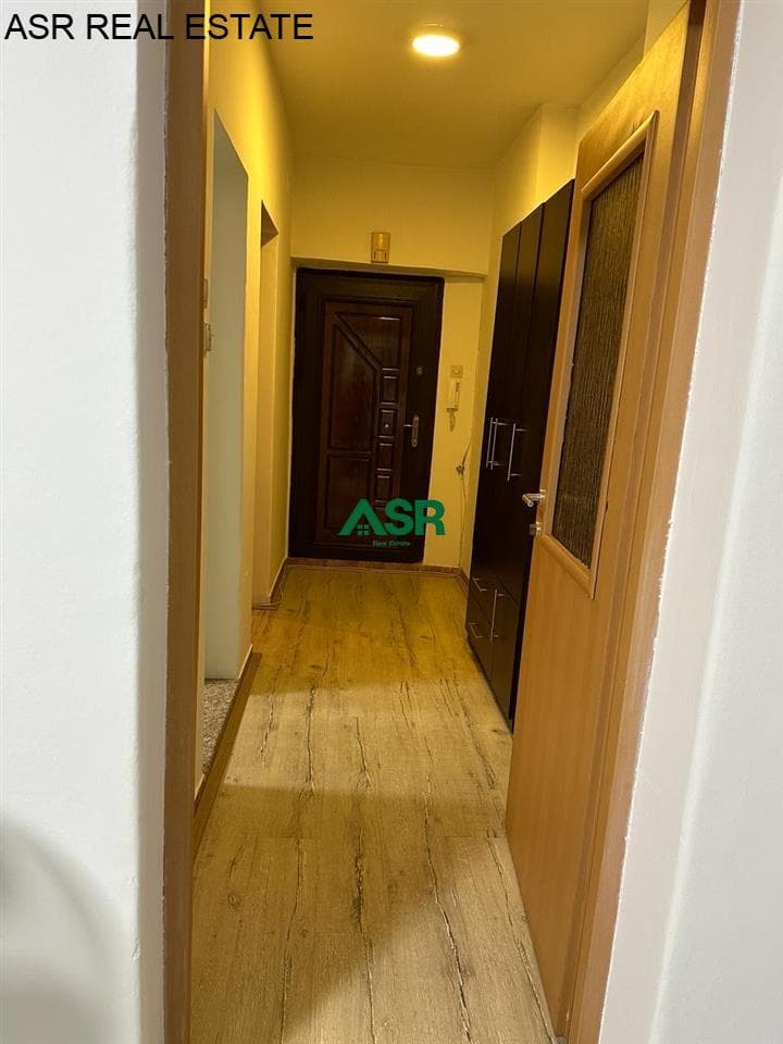 Lëshohet zyre me qira në lagjen Qender ne sheshin Nëna Terezë 3