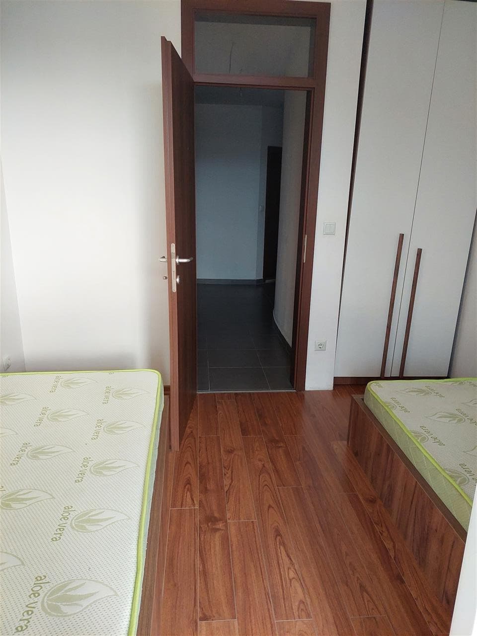 Lëshohet banesa me qira në lagjën bregu i diellit 3