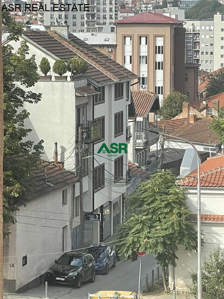 Banesë 100m2 me qira në qender afer gjimnazit Sami Frasheri