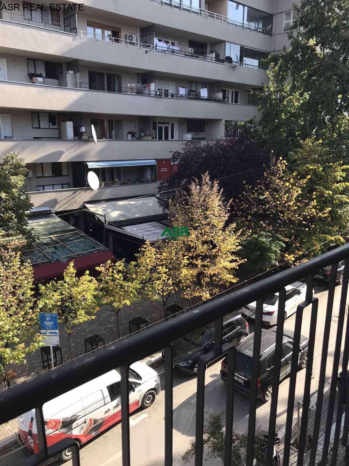 Lëshohet banesa me qira në lagjën Qender, e pershtatshme per zyre