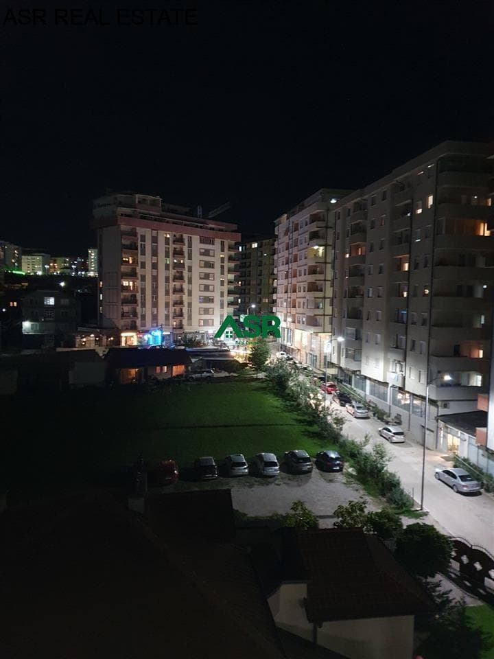 Lëshohet banesa penthouse me qira ne Lagjen e spitalit 4