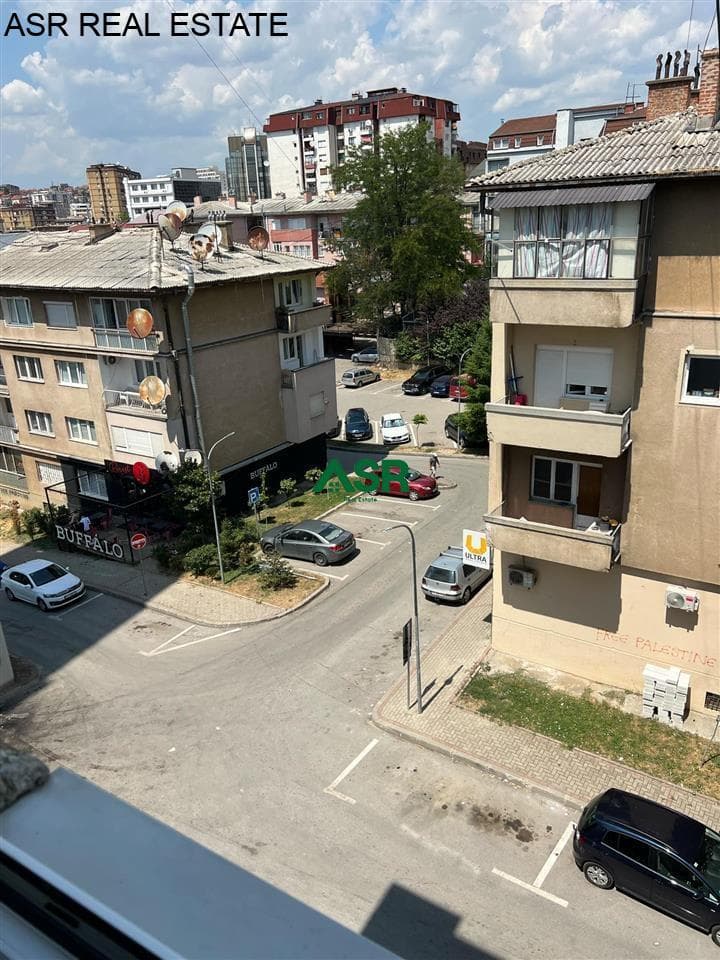 Ofrohet banesa me qira në lagjen qender, tek hotel Grandi
