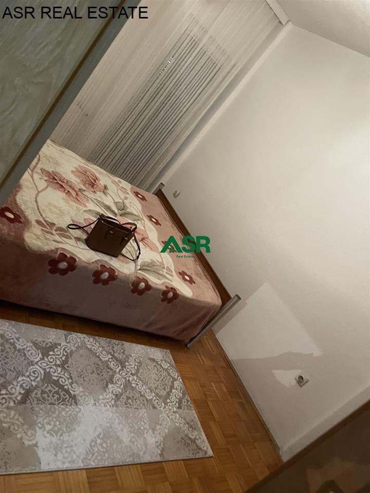 Lëshohet banesa me qira në lagjën Qender, afer shkolles teknike