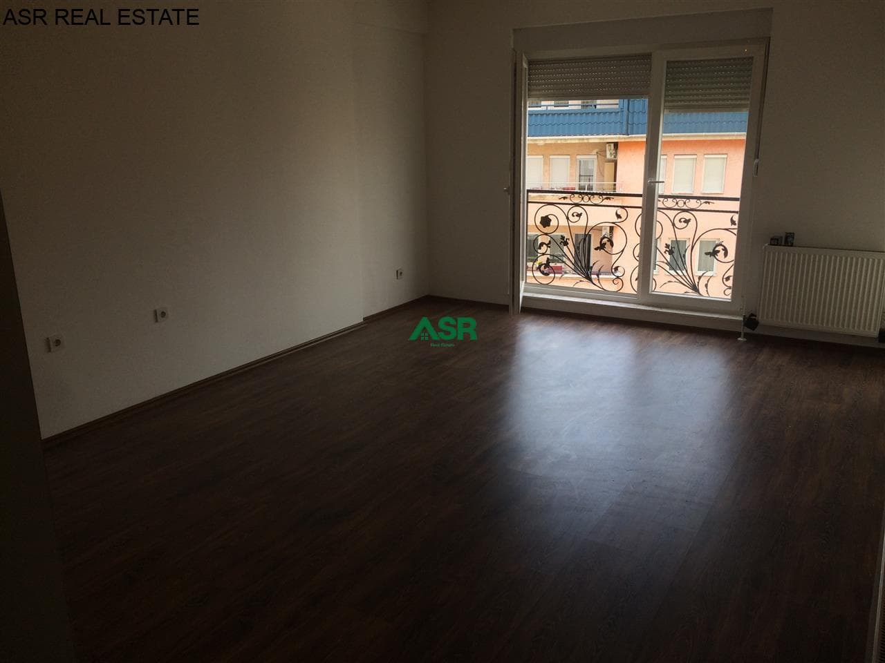 Lëshohet banesa me qira në lagjën Qafa/ per zyre 2