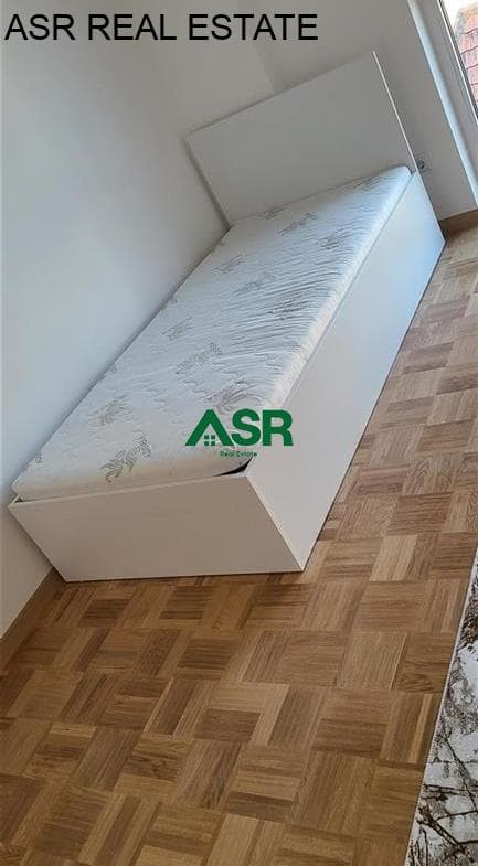 Ofrohet per SHITJE banesa ne rrugen Muharrem Fejza 3