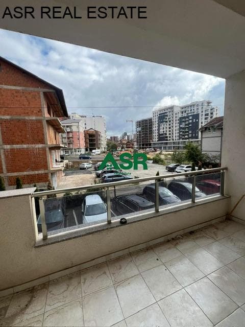 Banesë 85m2 me qira në Lagjen e Spitalit, te “Vëllezërit Asllani”. 4
