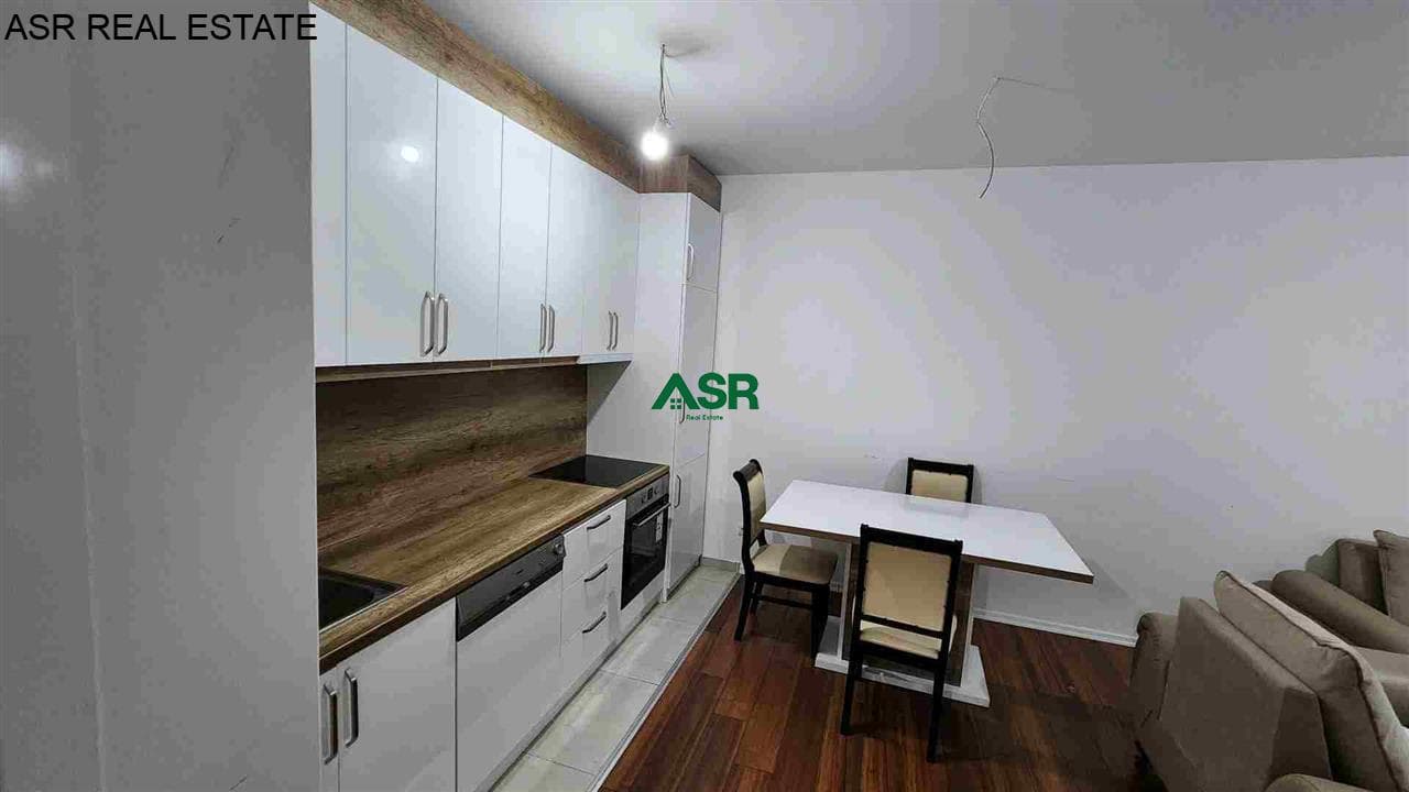 Banesë 90m2 me qira në rr.Muharrem Fejza