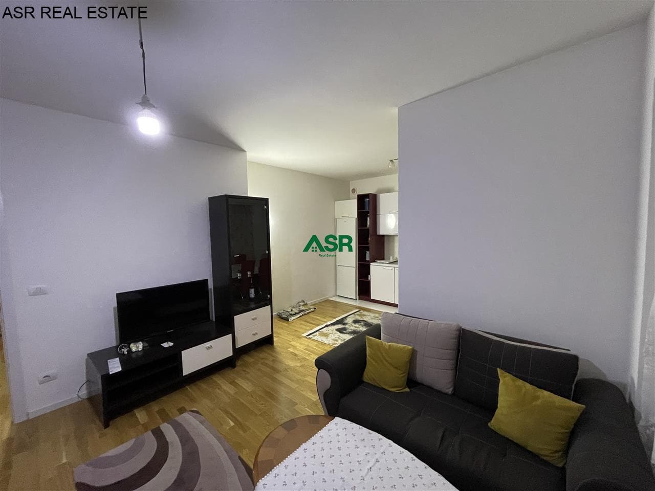 Lëshohet banesa duplex me qira në lagjën Emshir 3