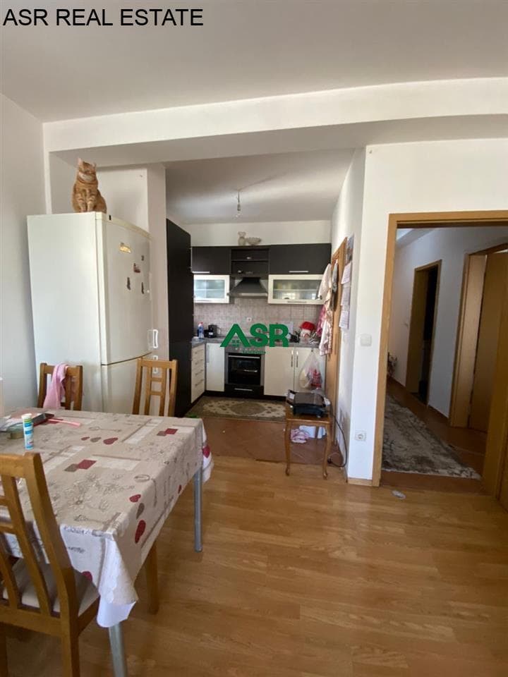 Lëshohet banesa me qira ne lagjen Qender