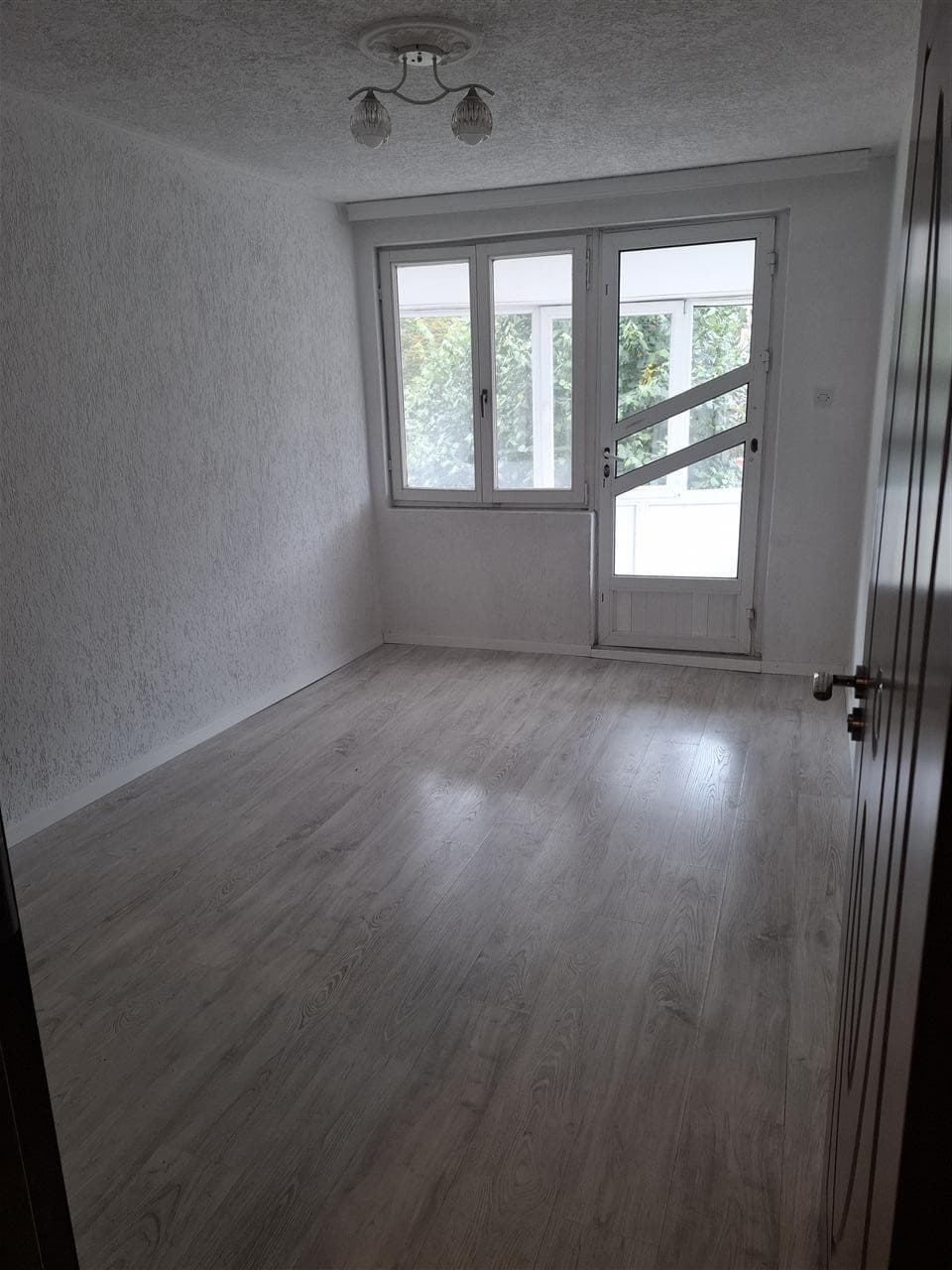 Zyre 75m2 me qira në lagjen qender rr. Agim Ramadani 2