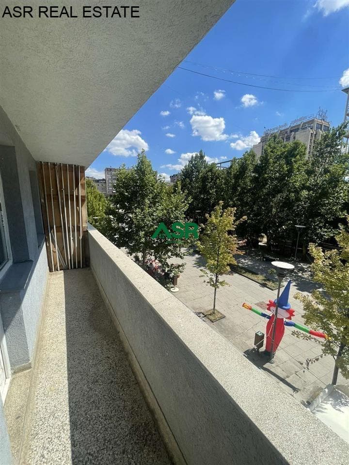 Lëshohet banesa me qira në Qender te Prishtines per ZYRE