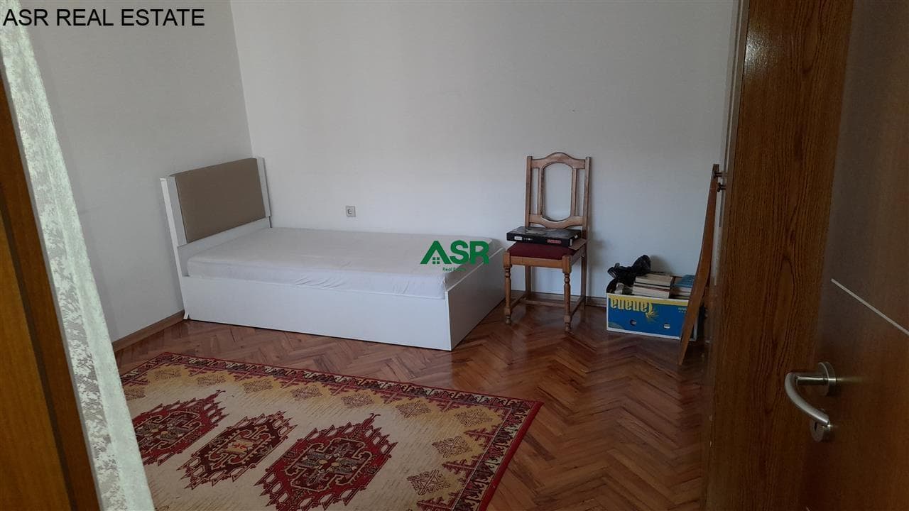 Lëshohet banesa me qira në rr.Haxhi Zeka, rr. per germi. 2