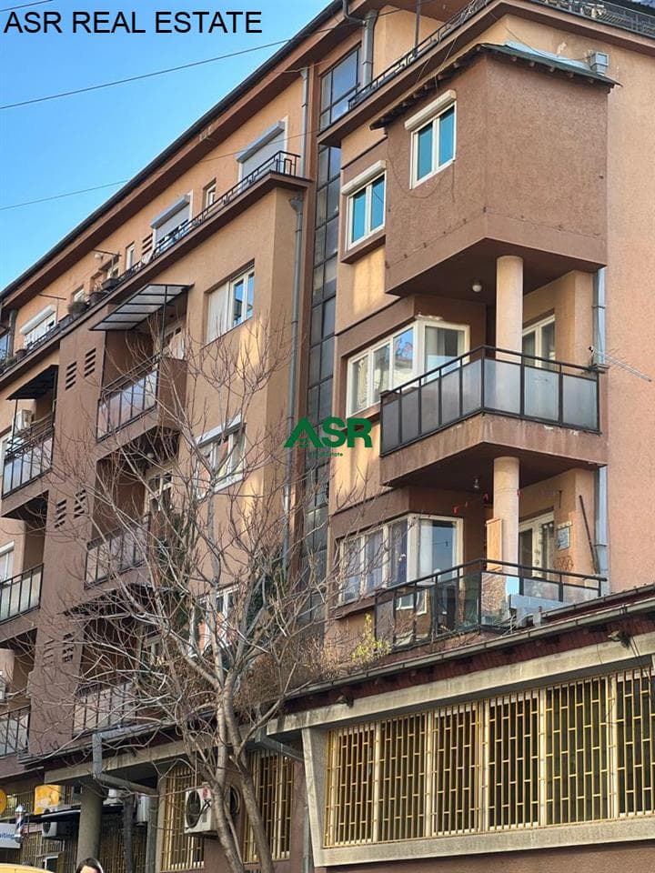 Zyre me qira në lagjën qender, ne sheshin Nene Tereza 3
