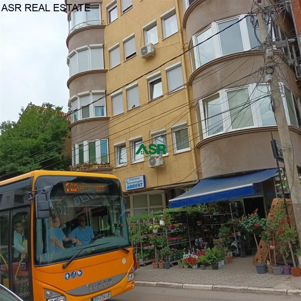 Lëshohet banesa me qira në lagjën Bregu i diellit 2