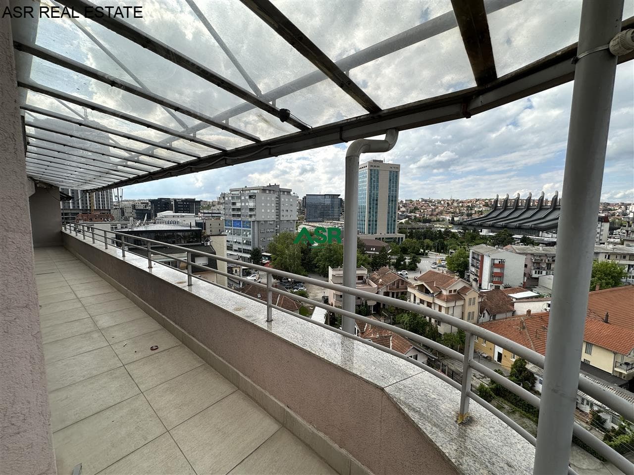 Ofrohet banesa e tipit penthouse me qira në lagjen Pejton