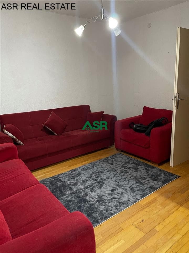 Lëshohet banesa e tipit gasoniere me qira në lagjen bregu i diellit