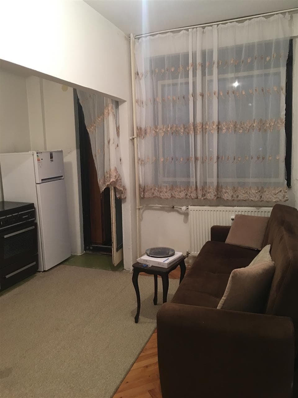 Lëshohet banesa me qira në lagjën Bregu i Diellit, perballe rruges B