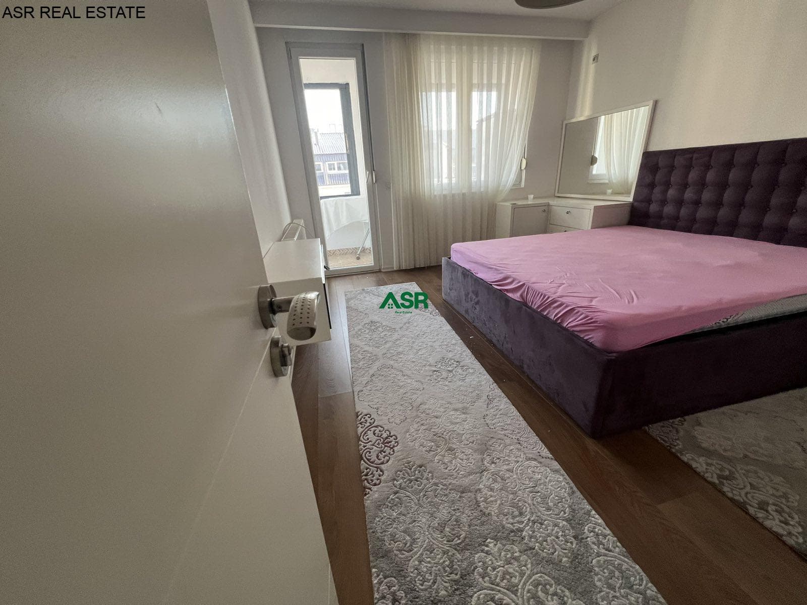 Banesë Penthouse 165m2 me qira në udhekryqin ndermjet rruges B dhe C