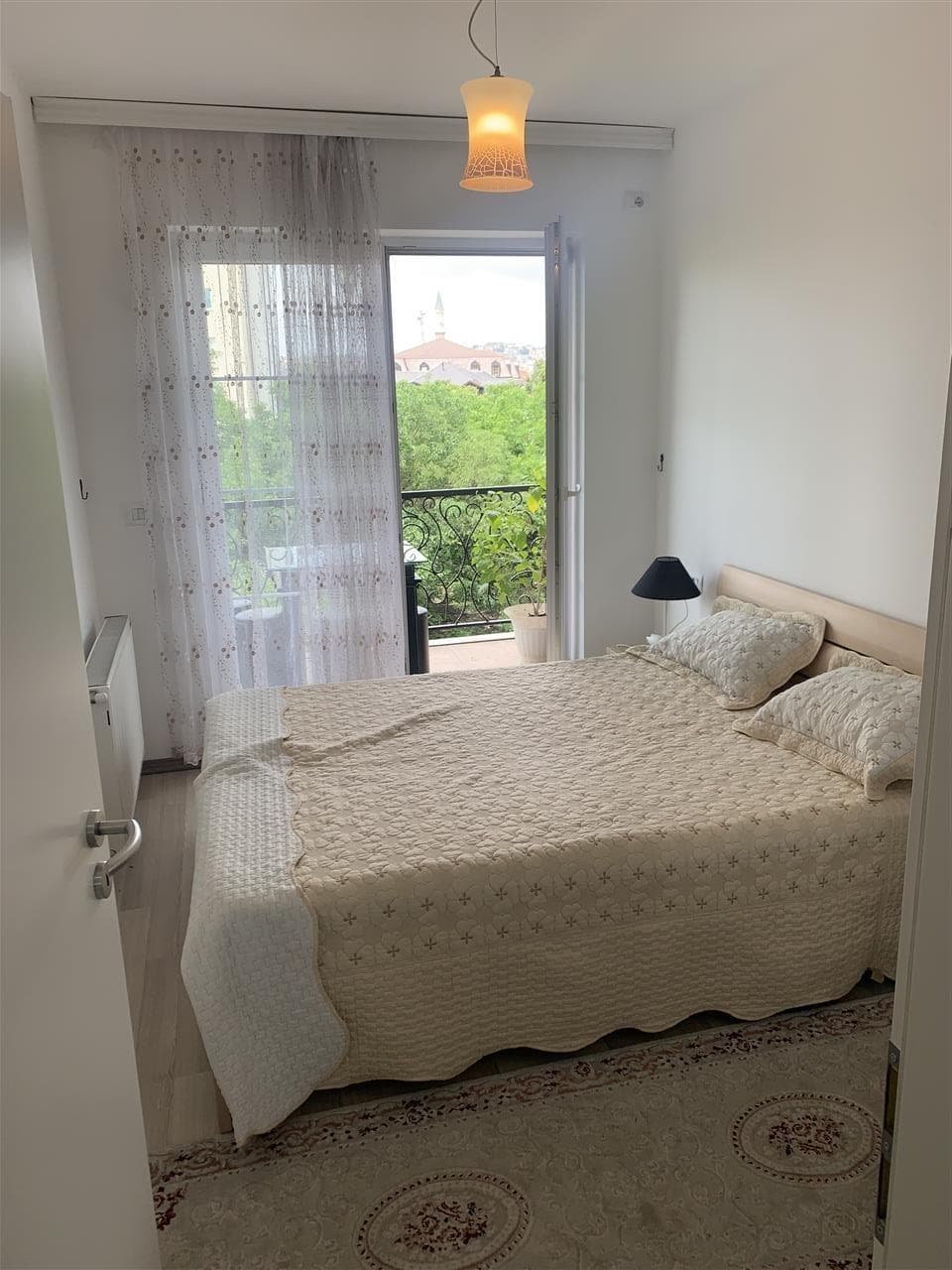 Lëshohet banesa me qira në lagjën 4 Llullat 2