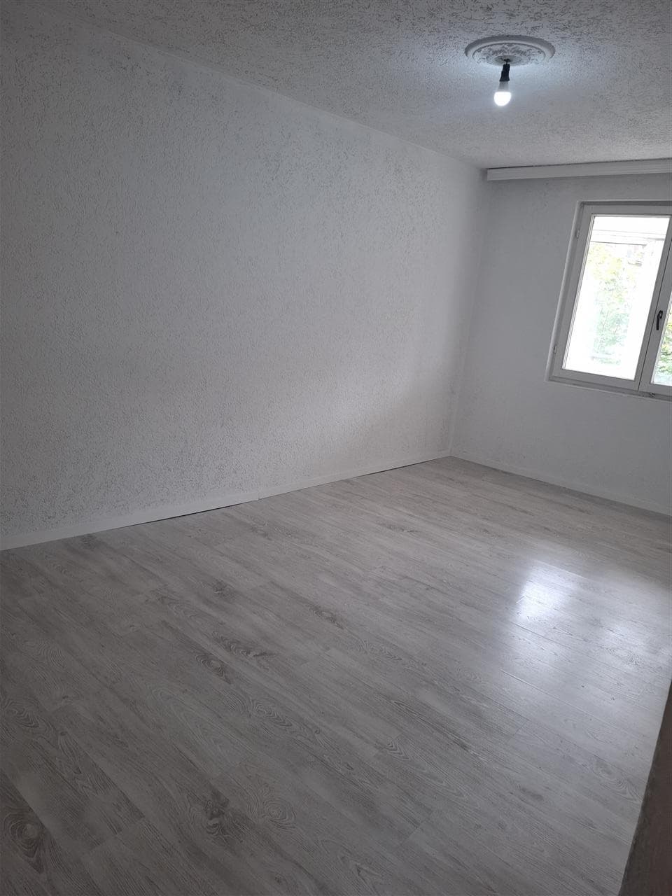Zyre 75m2 me qira në lagjen qender rr. Agim Ramadani 4