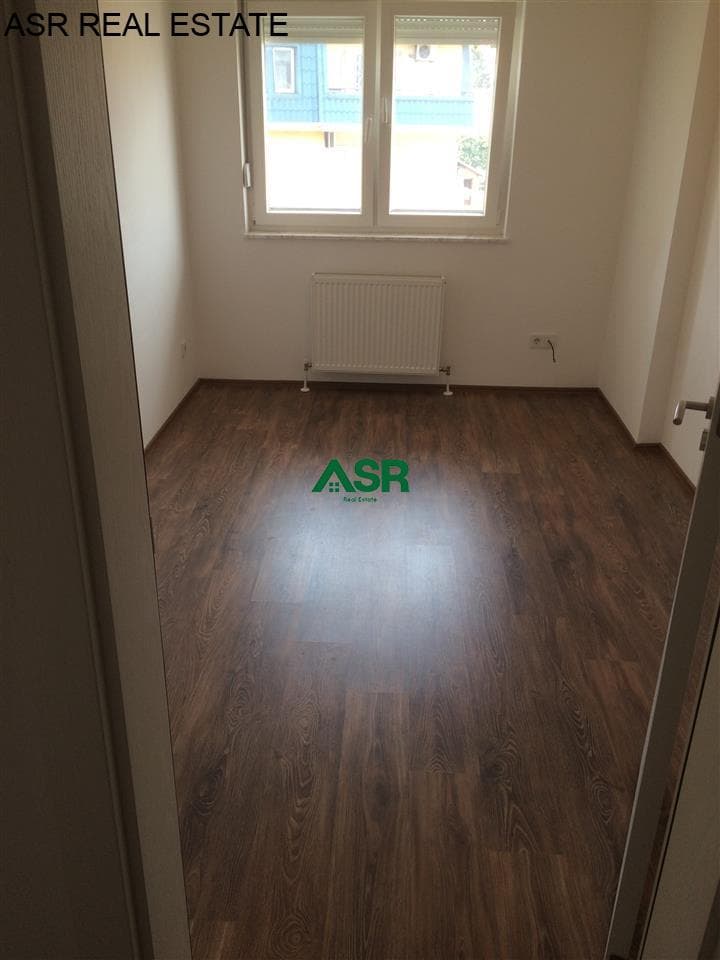 Lëshohet banesa me qira në lagjën Qafa/ per zyre