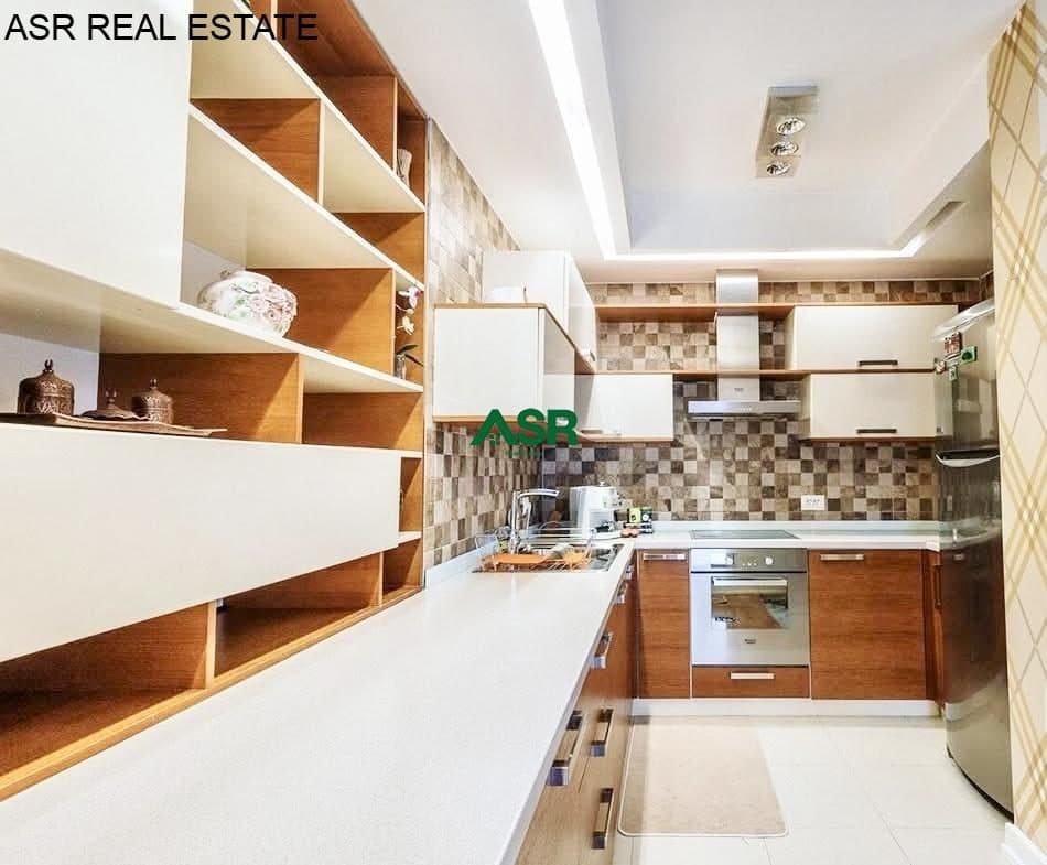 Ofrohet per SHITJE penthouse ne lagjen Tophane