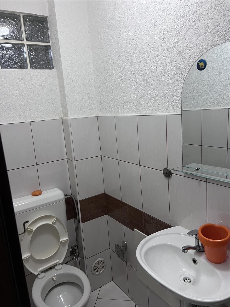 Ofrohet banesa me qira në lagjen Arberia, 4