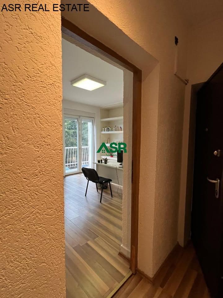Banesë 50m2 me qira në lagjen qender, ne shesh te Prishtines