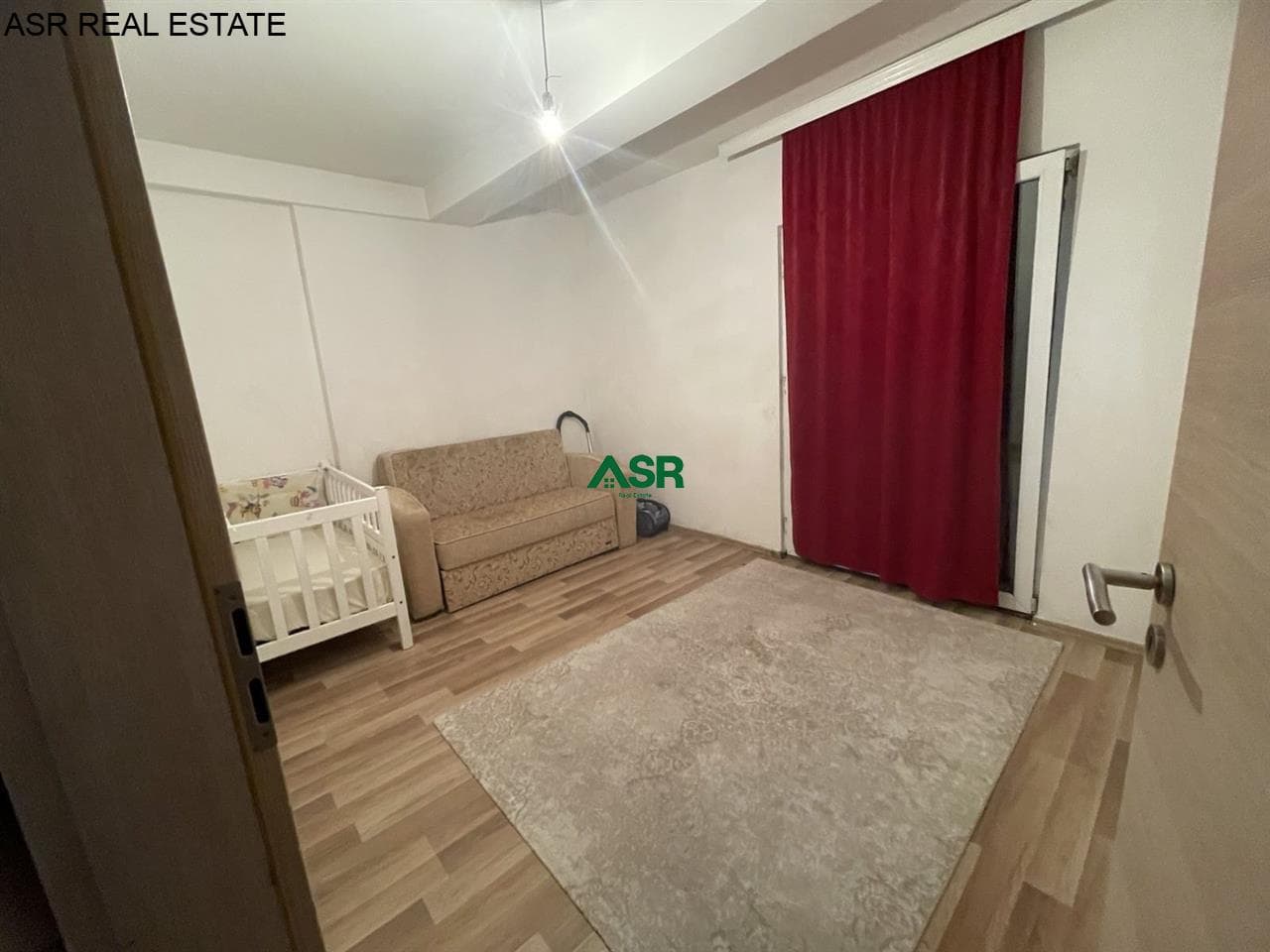 Lëshohet banesa me qira/ shitje në lagjën Mati 1, Rr.C 4