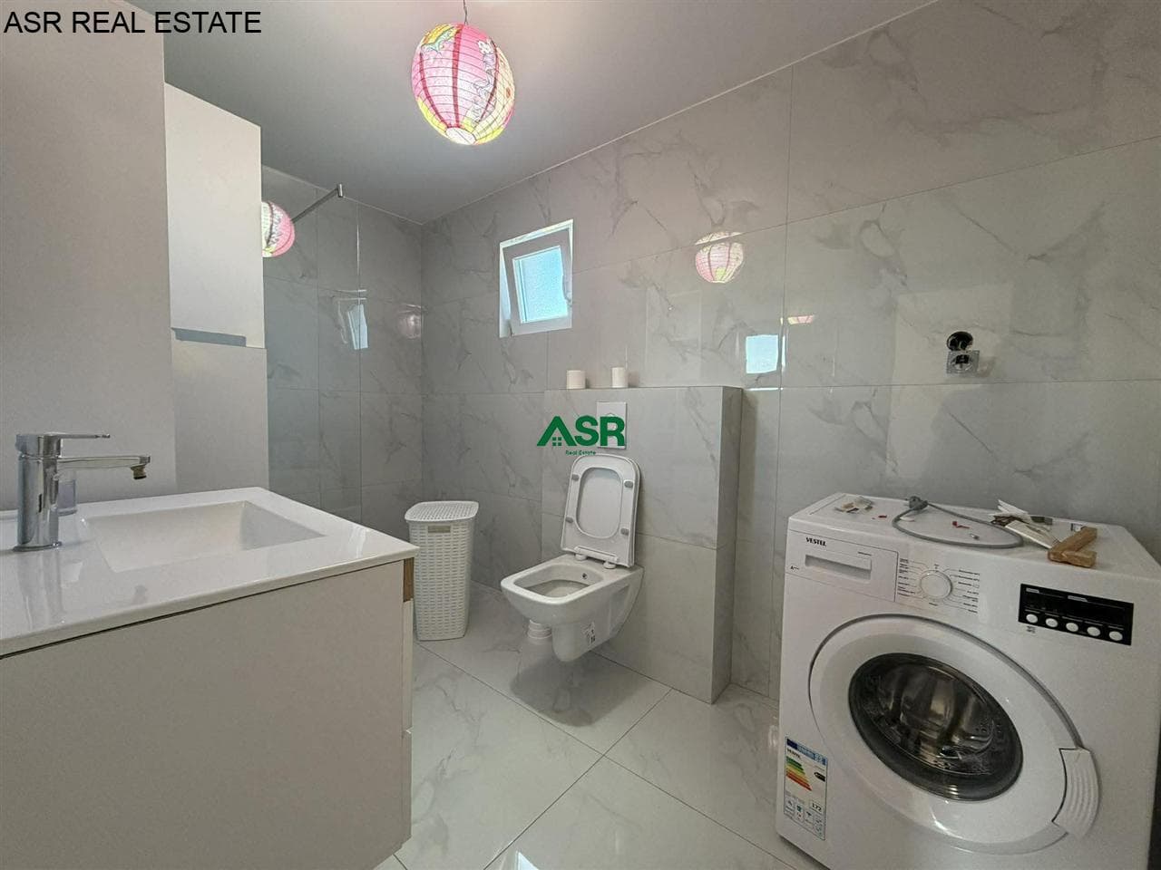 Shtepi 300m2 me qira në lagjen Nic 4
