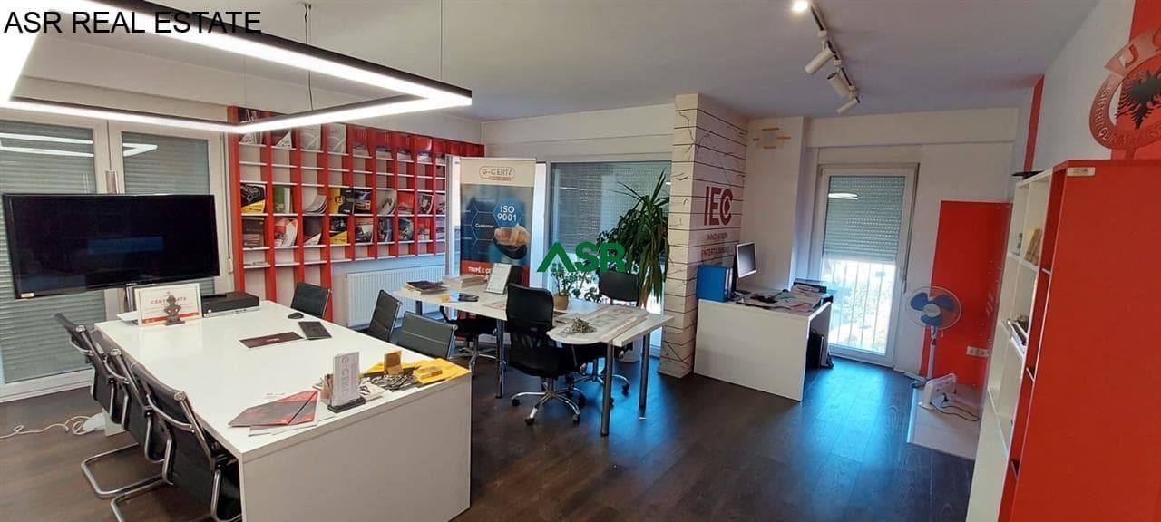 Banesë/zyre 90m2 me qira në rr.B 2