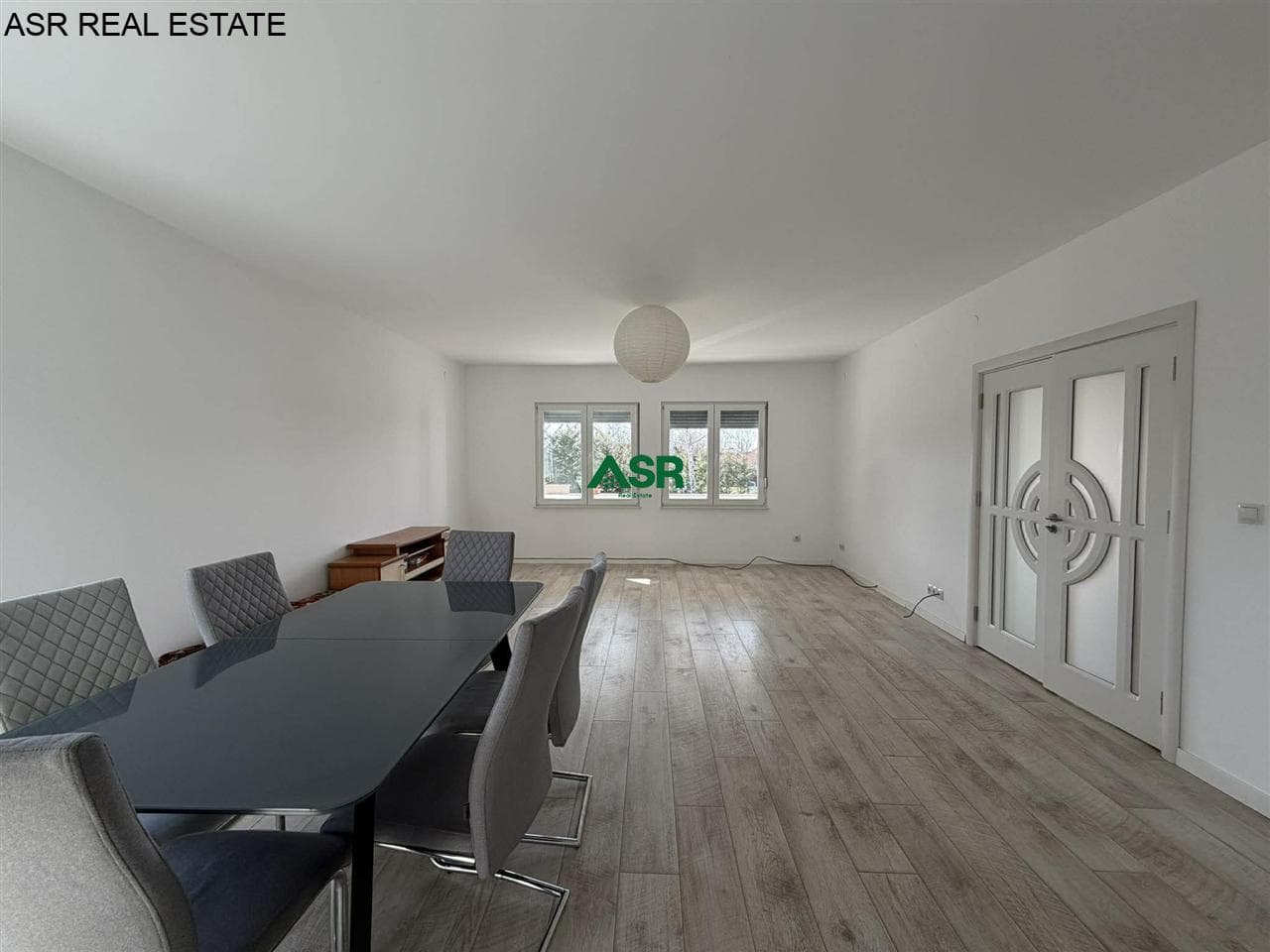 Shtepi 300m2 me qira në lagjen Nic 3