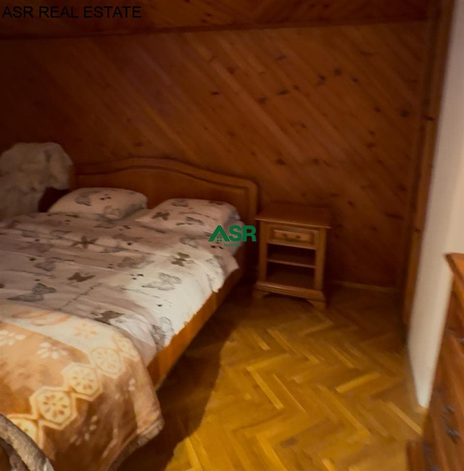 Shtepi 170m2 me qira në lagjen Velania 4