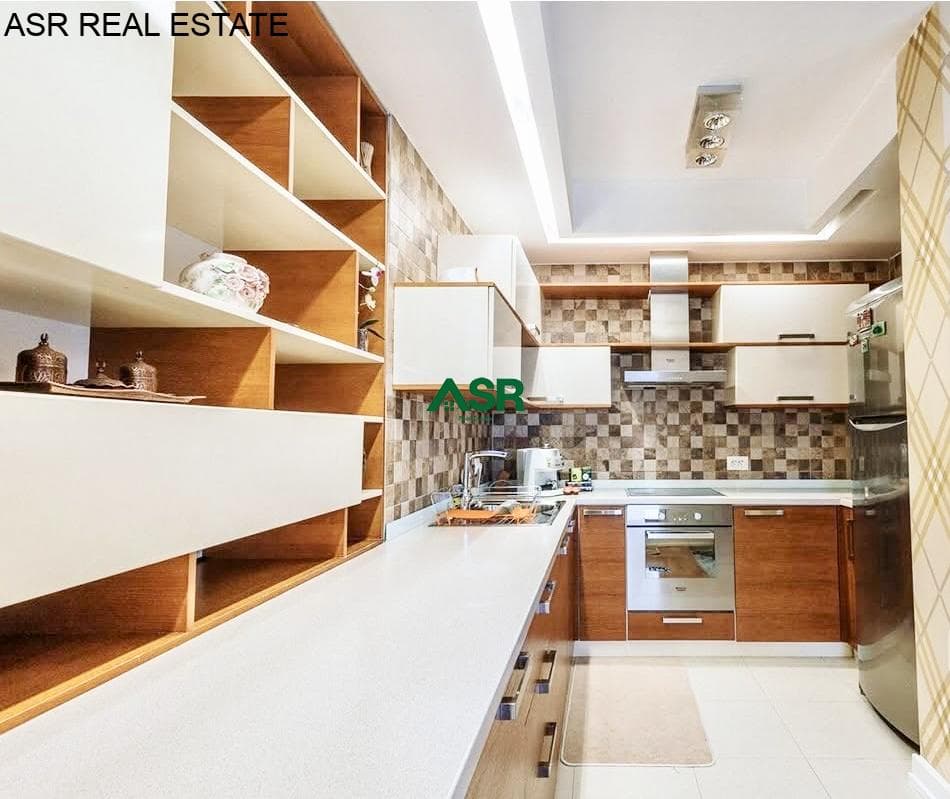 Ofrohet per SHITJE penthouse ne lagjen Tophane