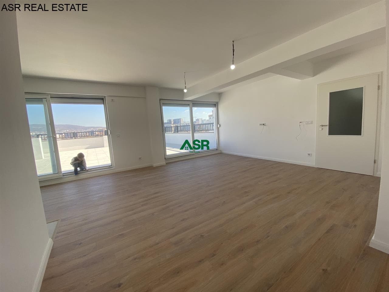 Lëshohet Penthouse me qira përballë siptalit Amerikan.