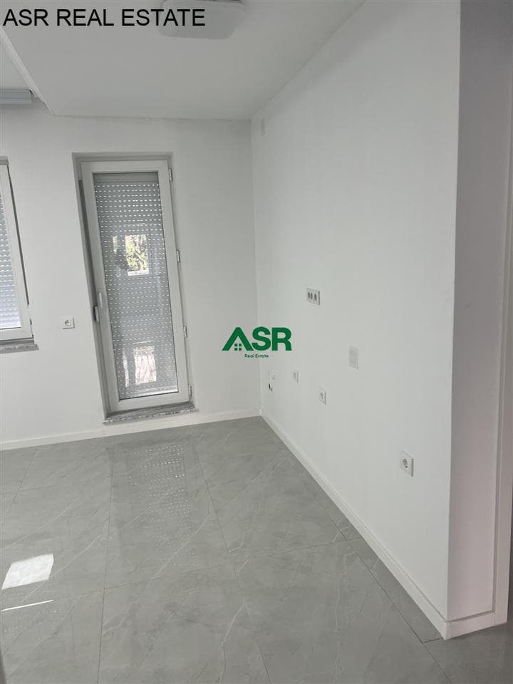 ZYRE 50m2 me qira në QENDER 2
