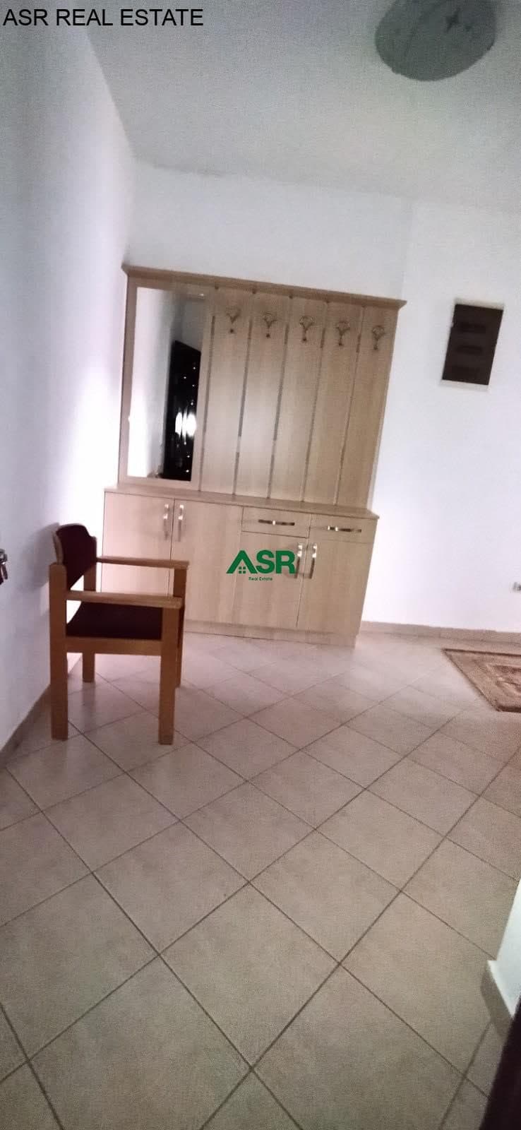 Lëshohet banesa me qira në lagjën Qender, mbrapa Hotel Siriusit 4