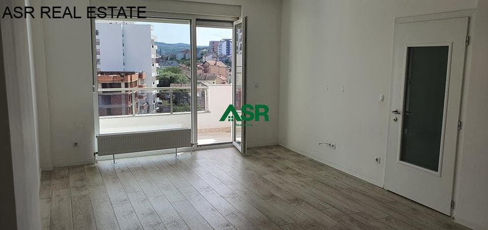 Lëshohet banesa me qira në lagjën Prishtina e re 2