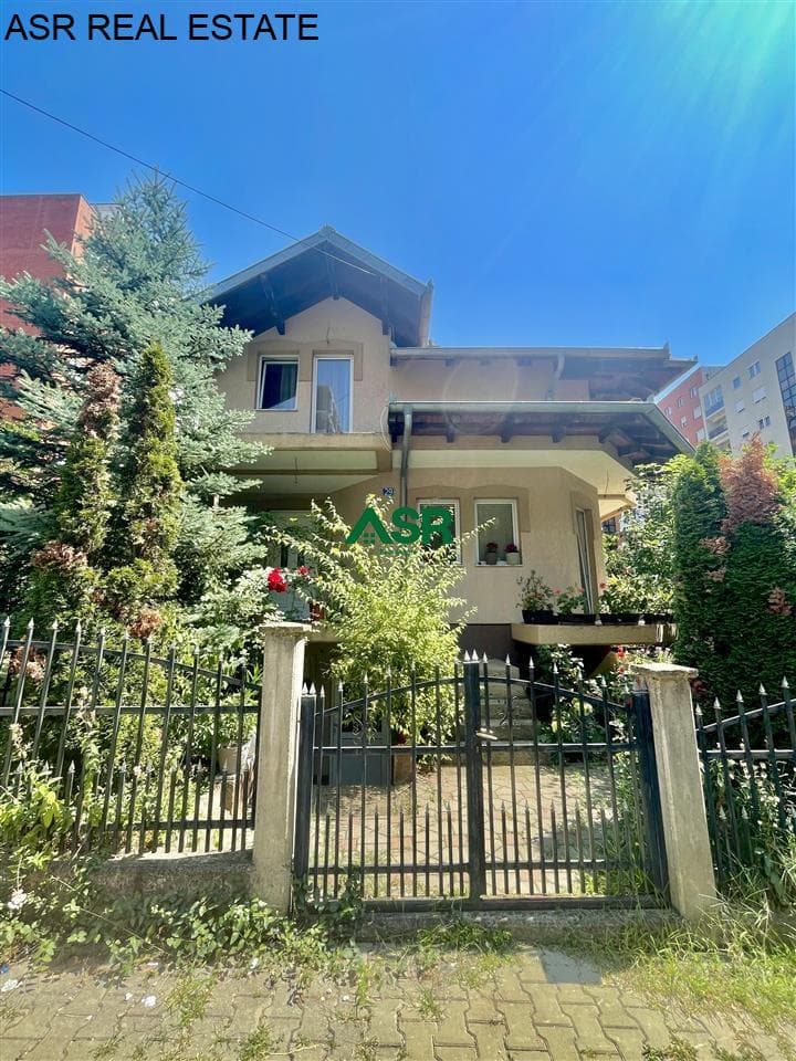 Lëshohet shtepia me qira per cerdhe në lagjën e spitalit rr. Muharrem Fejza