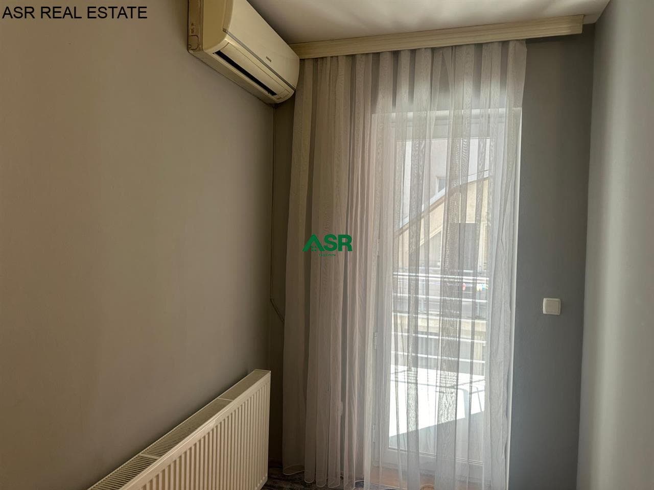 Ofrohet banesa ne shitje në lagjen qender, afer hotel Sirius, 3