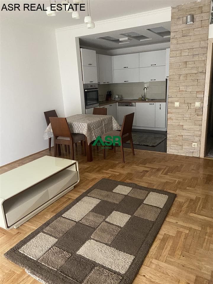 Banesë 83m2 me qira në rr.Muharrem Fejza