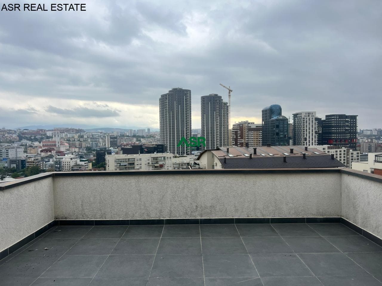 Banesë Penthouse Duplex175m2 me qira në lagjen Arberia 4